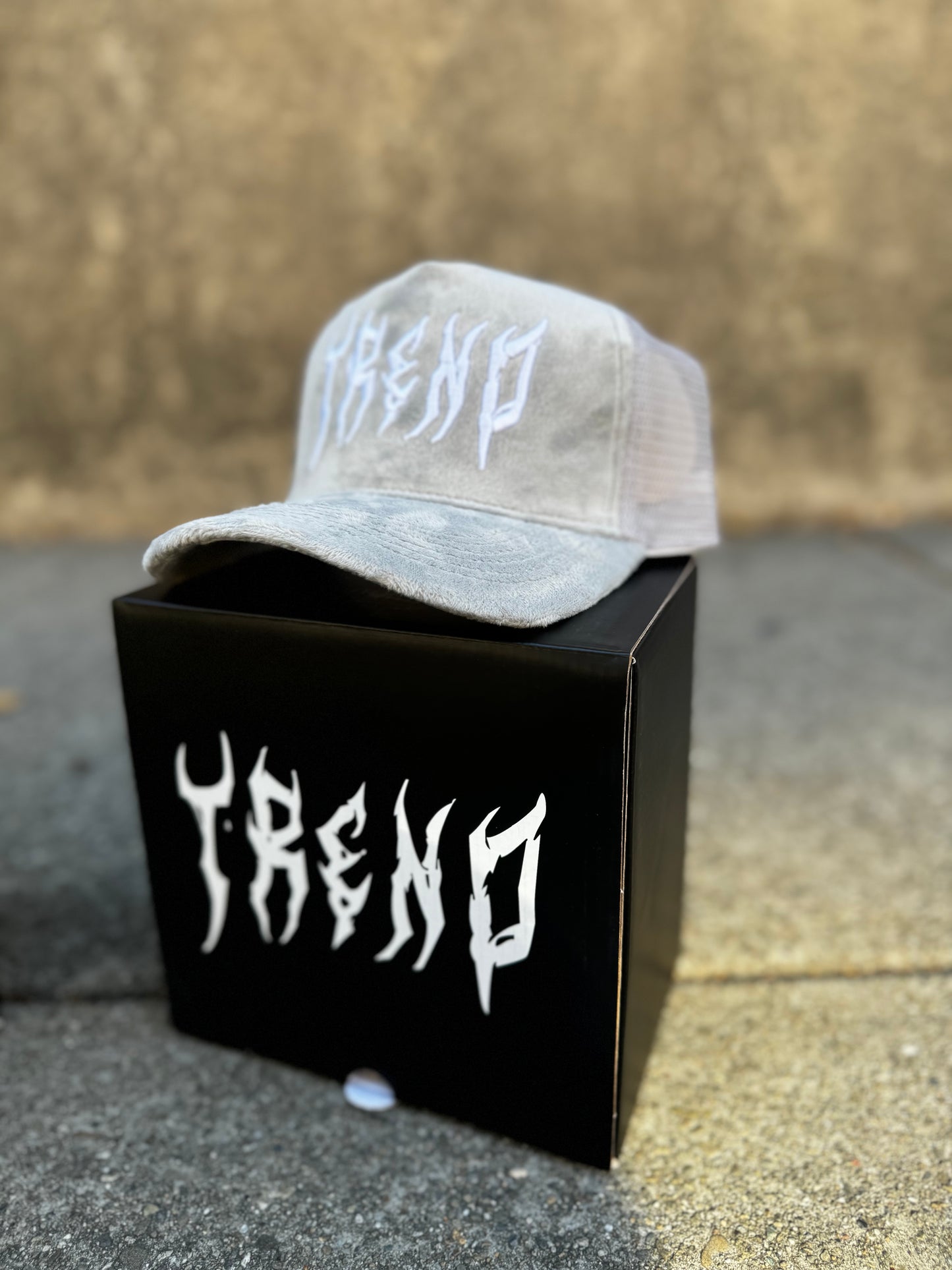 GREY SUDE TRUCKER